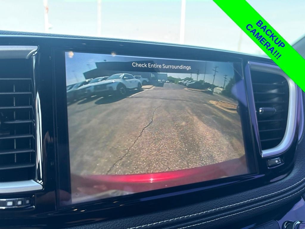 Used 2021 Chrysler Pacifica Touring w/ S Appearance Package FWD image 2