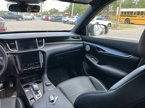 Used 2024 INFINITI QX50 Sport image 15