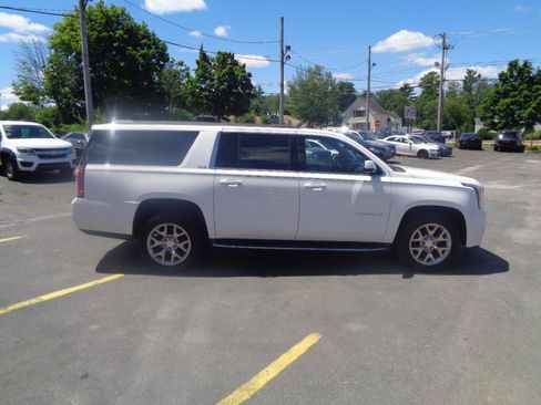 Used 2017 GMC Yukon XL SLE w/ SLE Value Package AWD/4WD image 5