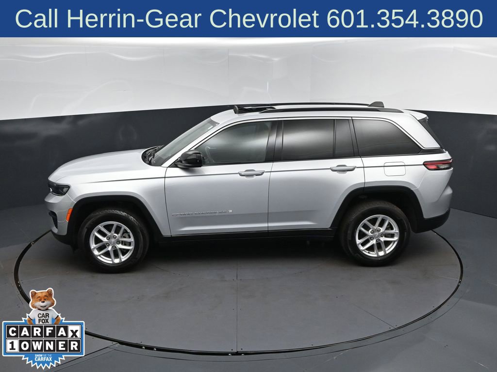 Used 2025 Jeep Grand Cherokee Laredo X w/ Luxury Tech Group I RWD image 32