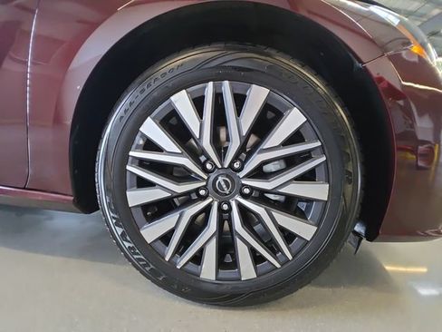 Used 2024 Nissan Altima 2.5 SV FWD image 28