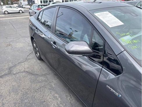 Used 2019 Toyota Prius XLE image 17