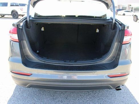 Used 2019 Ford Fusion SE image 7