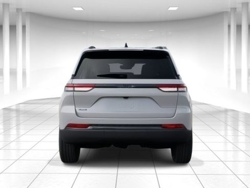 New 2025 Jeep Grand Cherokee Altitude image 7