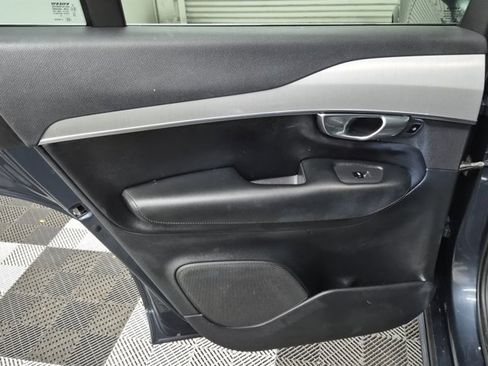 Used 2022 Volvo XC90 T5 Momentum w/ Climate Package image 17