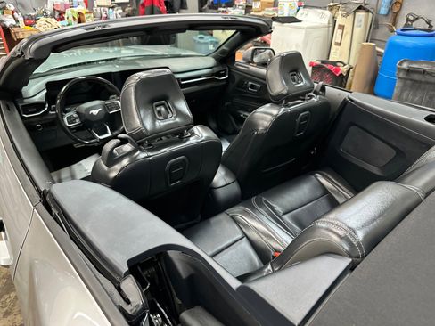 Used 2024 Ford Mustang Premium image 11