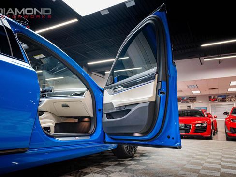 Used 2021 BMW 750i xDrive w/ Executive Package image 87