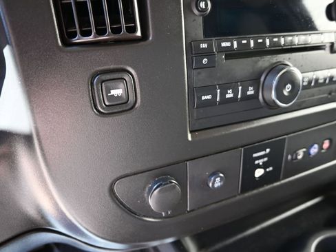Used 2020 GMC Savana 3500 Extended w/ Driver Convenience Package image 25