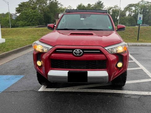 Used 2020 Toyota 4Runner TRD Off-Road AWD/4WD image 2