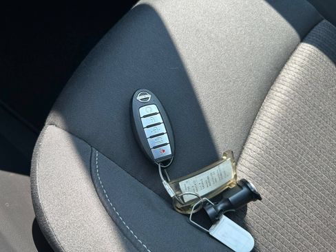 Used 2025 Nissan Altima 2.5 SV FWD image 15