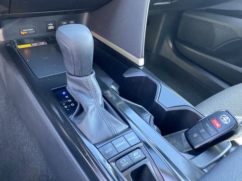 Used 2025 Toyota Camry LE image 31