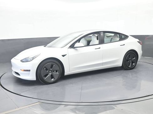 Used 2021 Tesla Model 3 Standard Range Plus RWD image 2