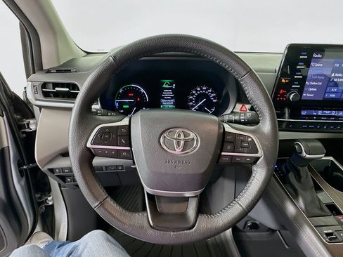 Used 2021 Toyota Sienna XLE AWD/4WD image 11