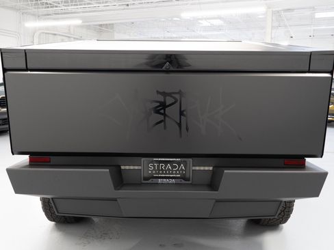 Used 2024 Tesla Cybertruck AWD Crew Cab image 7