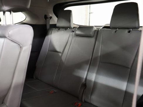 Used 2022 Toyota Highlander Limited FWD image 32
