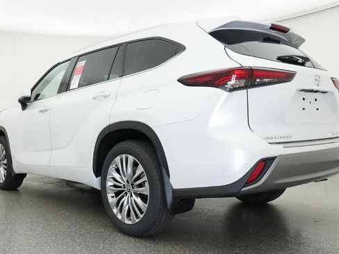 New 2026 Toyota Highlander Platinum AWD/4WD image 21