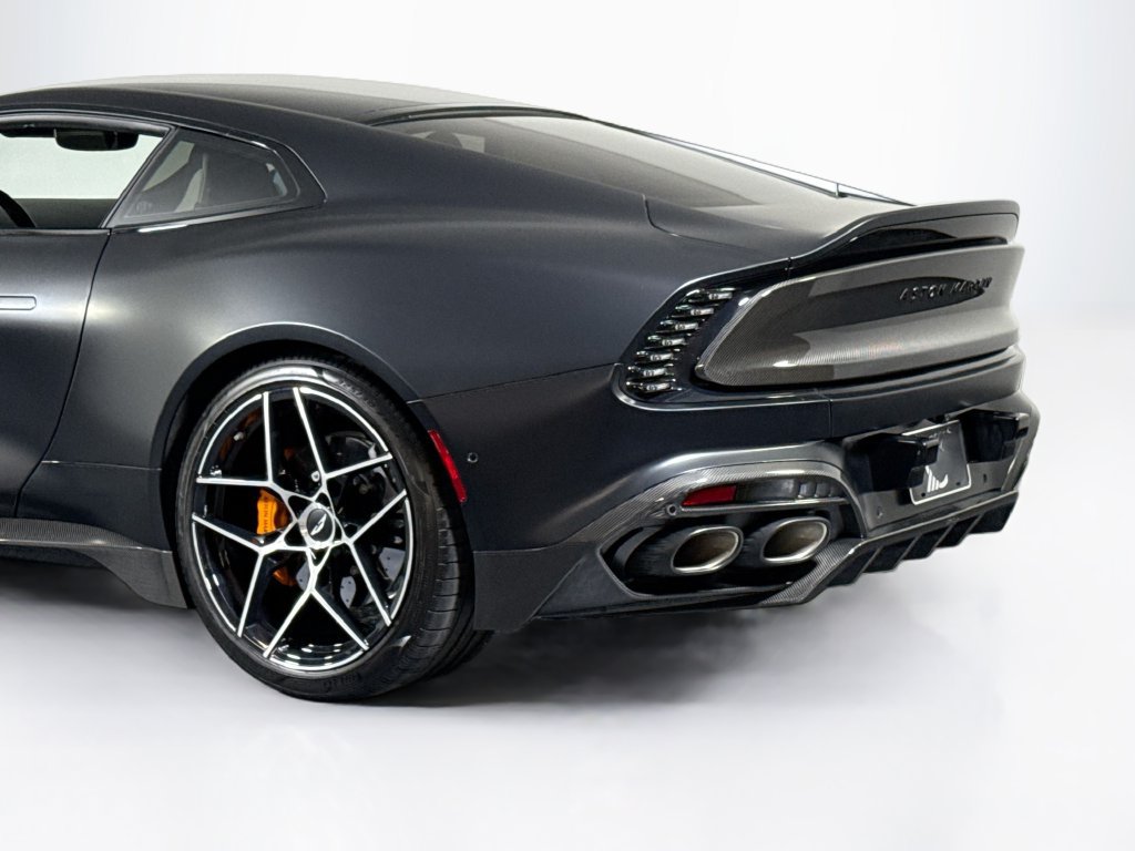 Used 2025 Aston Martin Vanquish RWD image 24