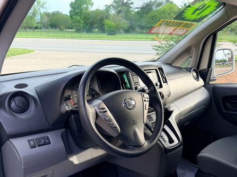 Used 2019 Nissan NV200 SV image 9