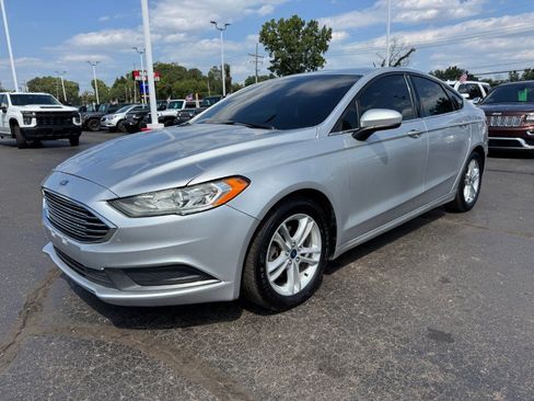 Used 2018 Ford Fusion SE FWD image 1