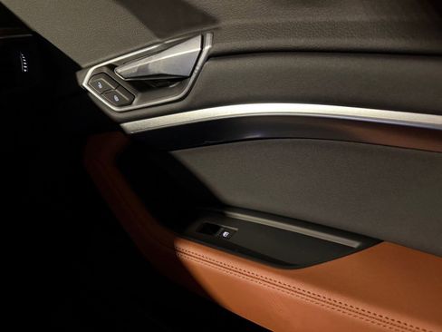 Used 2022 Audi e-tron Premium image 14