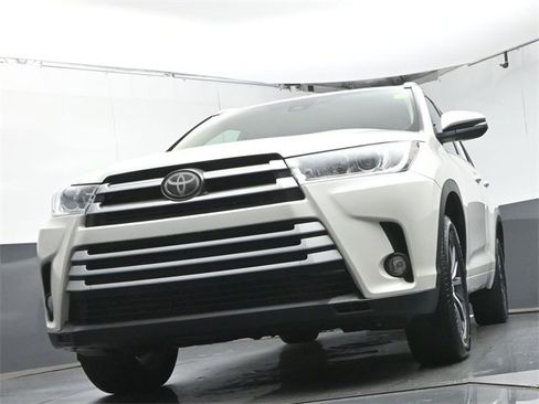 Used 2017 Toyota Highlander XLE image 46