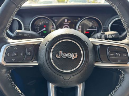 Used 2022 Jeep Wrangler Unlimited Sahara w/ Cold Weather Group image 20