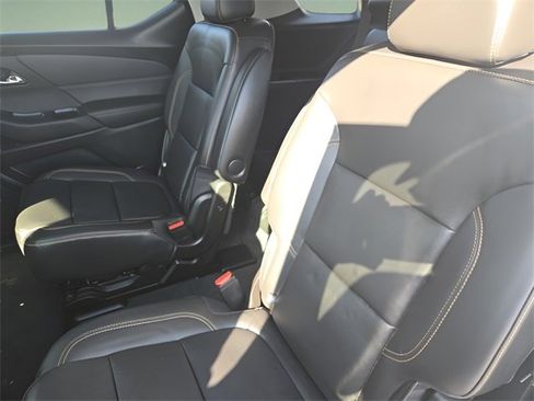 Used 2021 Chevrolet Traverse RS image 30