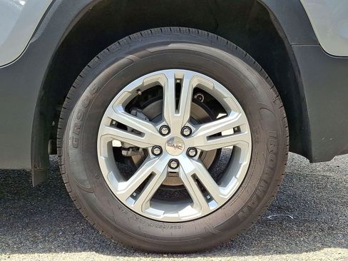 Used 2024 GMC Terrain SLE AWD/4WD image 37