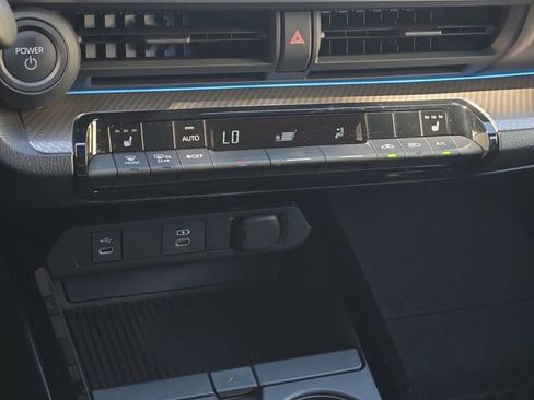 Used 2025 Toyota Prius XLE image 21