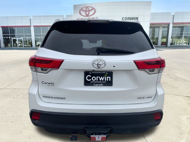 Used 2019 Toyota Highlander XLE AWD/4WD image 4