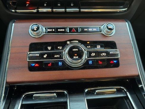 Used 2023 Lincoln Aviator Reserve w/ Equipment Group 201A image 18