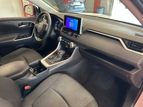 Used 2025 Toyota RAV4 XLE AWD/4WD image 17