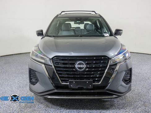 Used 2023 Nissan Kicks SR w/ SR Premium Package FWD image 2