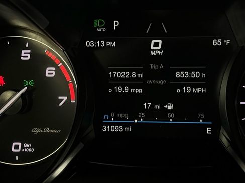 Used 2022 Alfa Romeo Stelvio Ti image 22