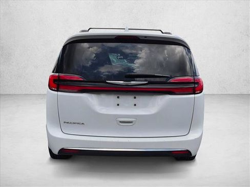 Used 2022 Chrysler Pacifica Touring-L FWD image 6