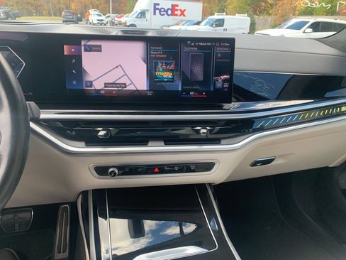 Used 2023 BMW X7 M60i w/ Executive Package image 27