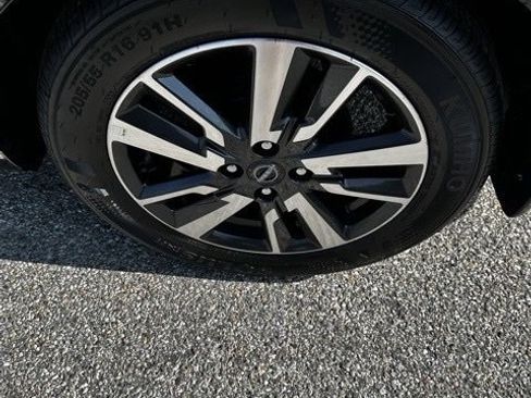 New 2025 Nissan Versa SV w/ Trunk Package image 13