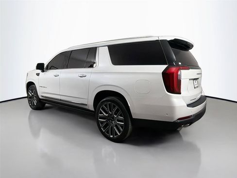 Used 2025 GMC Yukon XL Denali Ultimate AWD/4WD image 7