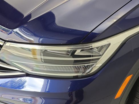 Used 2023 Volkswagen Tiguan SE w/ Panoramic Sunroof Package FWD image 32