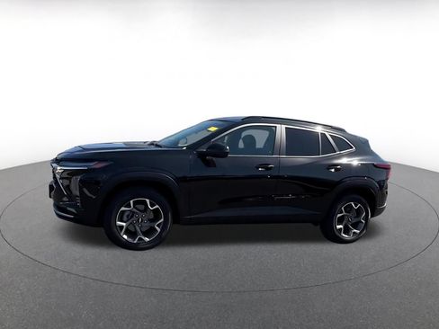 Used 2025 Chevrolet Trax LT w/ LT Convenience Package FWD image 8