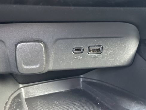 Used 2024 Chevrolet Trax LT w/ Sunroof Package FWD image 36