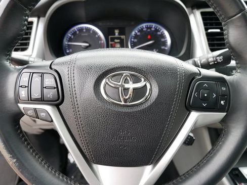 Used 2015 Toyota Highlander XLE AWD/4WD image 17