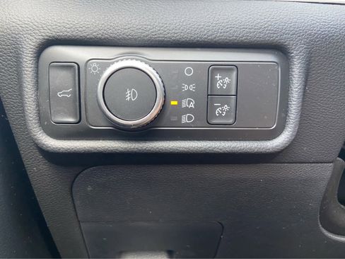 Used 2020 Ford Explorer XLT w/ Equipment Group 202A AWD/4WD image 35