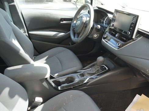 Used 2020 Toyota Corolla LE FWD image 9