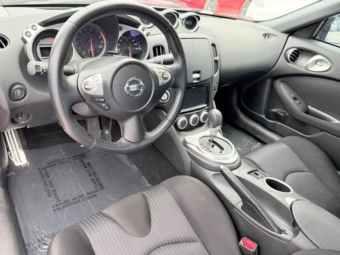 Used 2018 Nissan 370Z Coupe RWD image 13