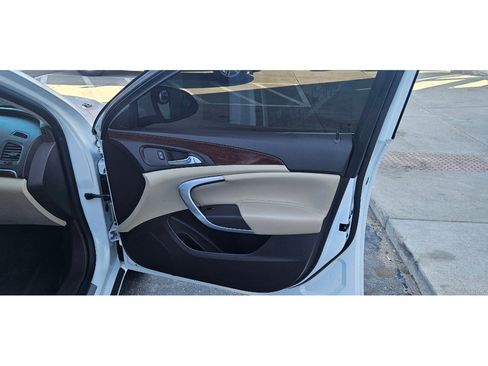 Used 2017 Buick Regal AWD image 9