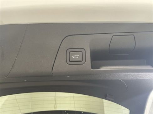 Certified 2023 Buick Envision Essence w/ Sport Touring Package image 16