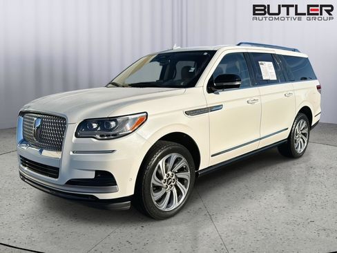 Used 2022 Lincoln Navigator L Reserve image 1