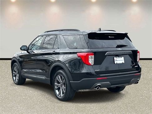 Used 2023 Ford Explorer XLT w/ Equipment Group 202A image 7