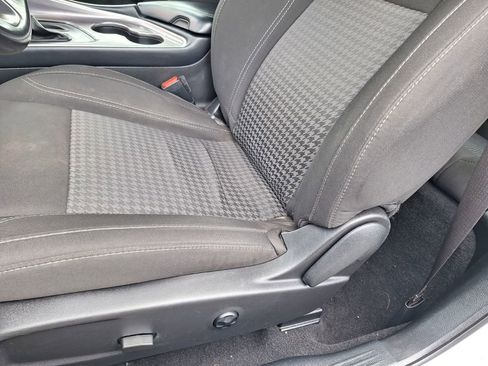 Used 2021 Dodge Challenger SXT w/ Driver Convenience Group image 10